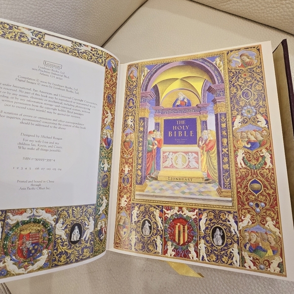The Holy Bible Book Illuminated Family Edition Illustrated 2000 By Lionheart - Picture 6 of 9